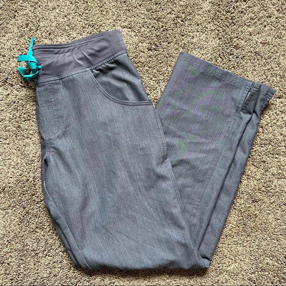 FIGS Kade Cargo Scrub Pants in Graphite